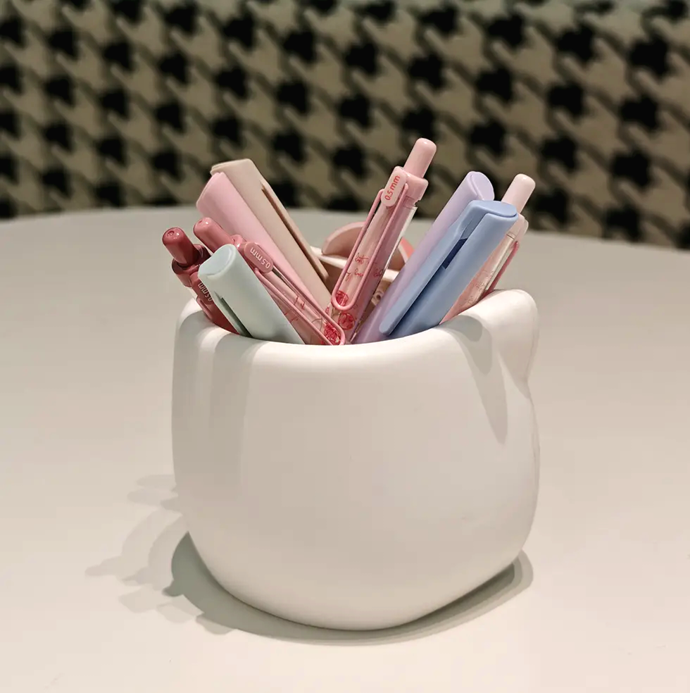 Hello Kitty Pen Stand